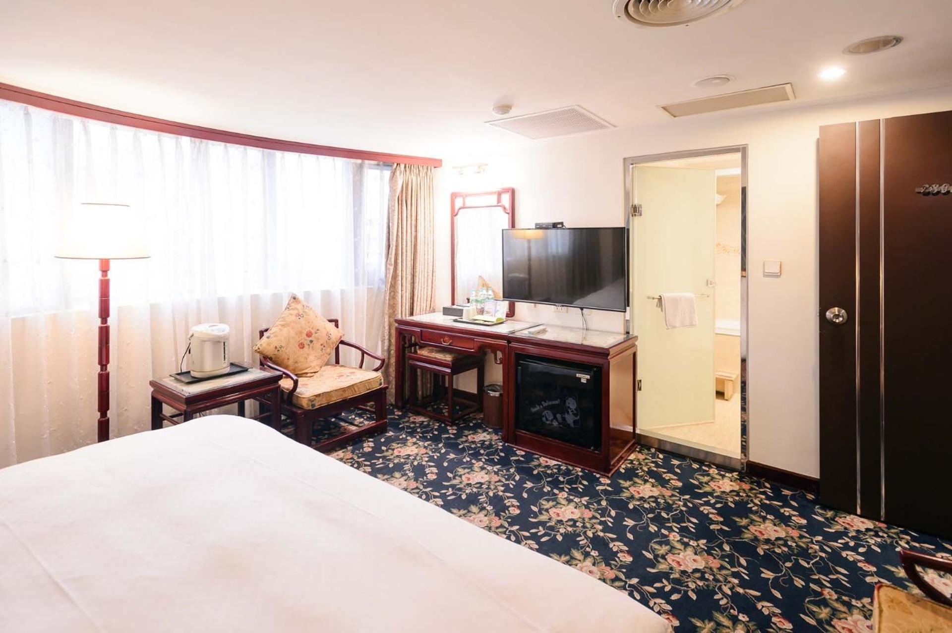 Kiwi Hotel Mrt Wenxin Branch Taichung Exterior photo